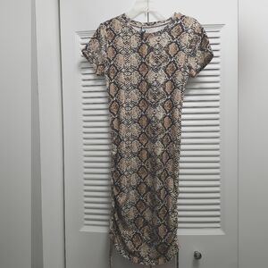 Forever 21 Snakeskin Print Midi Dress Size M Ruched Side Bodycon Short Sleeve